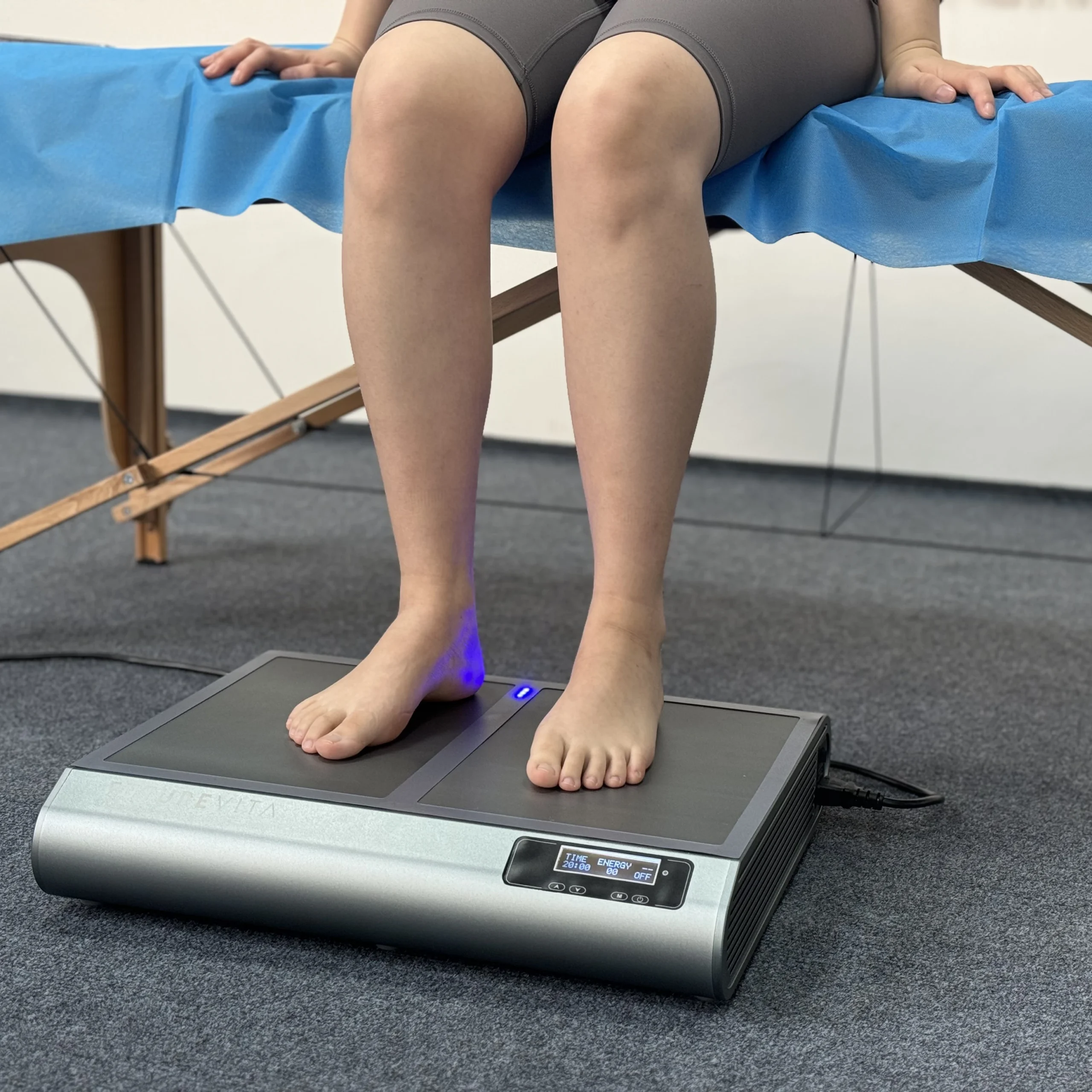 Terahertz electromagnetic foot care device meridian treatment leg