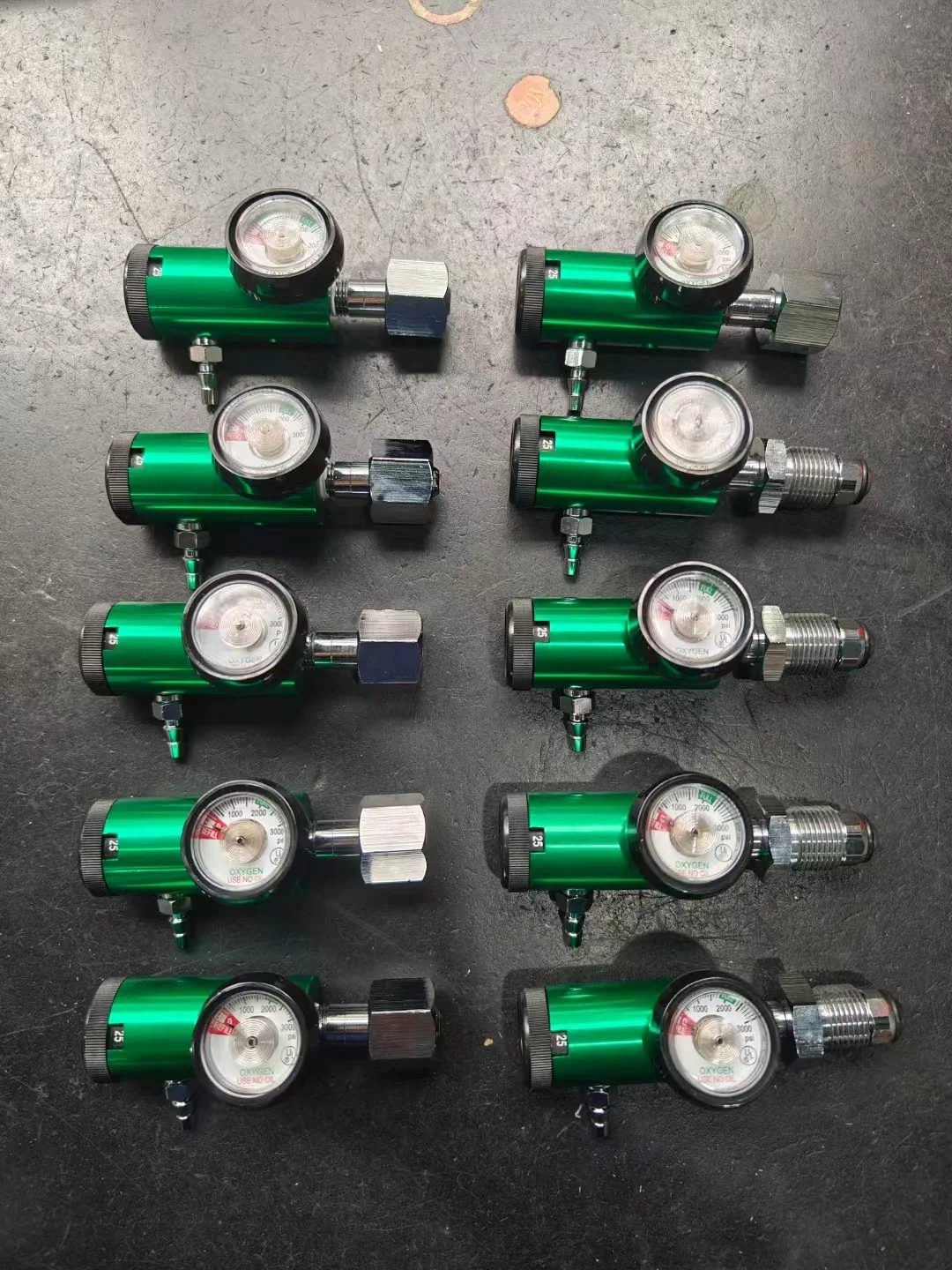 Oxygen Regulator with Pressure Gauge - Adjustable Brass Valve for Welding Torches, Medical Oxygen Tanks - الصورة 2